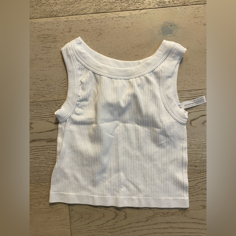 Out from under ribbed crop top size M